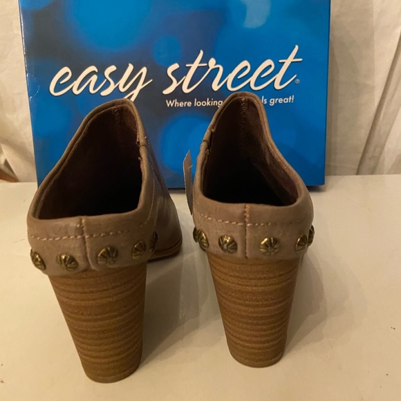 Easy street taupe ankle mules size 8 - Picture 3 of 7